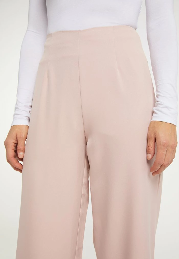 Usha Pantalon Classique - Nude 4 Usha Pantalon Classique - Nude – Image 4