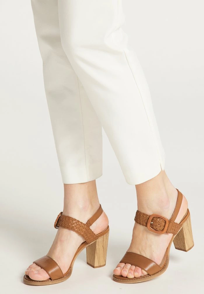 Usha Sandales à Talons Hauts - Brown 1 Usha Sandales à Talons Hauts - Brown