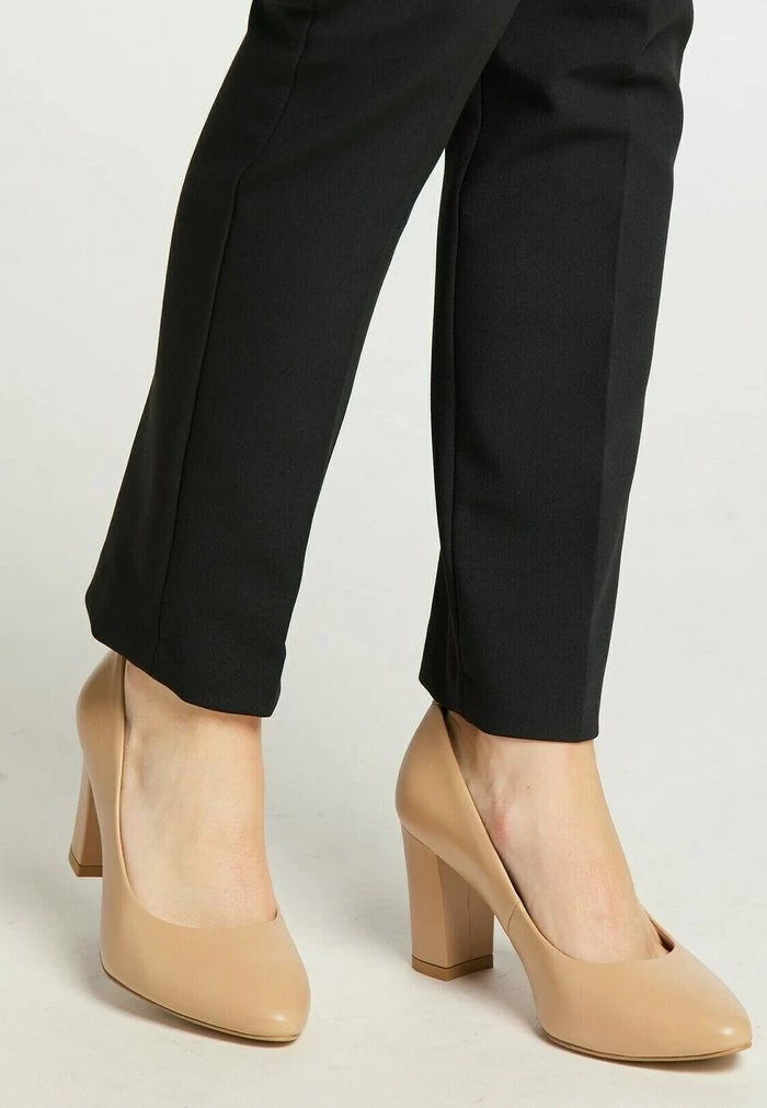 Usha Escarpins à Talons Hauts - Nude 1 Usha Escarpins à Talons Hauts - Nude