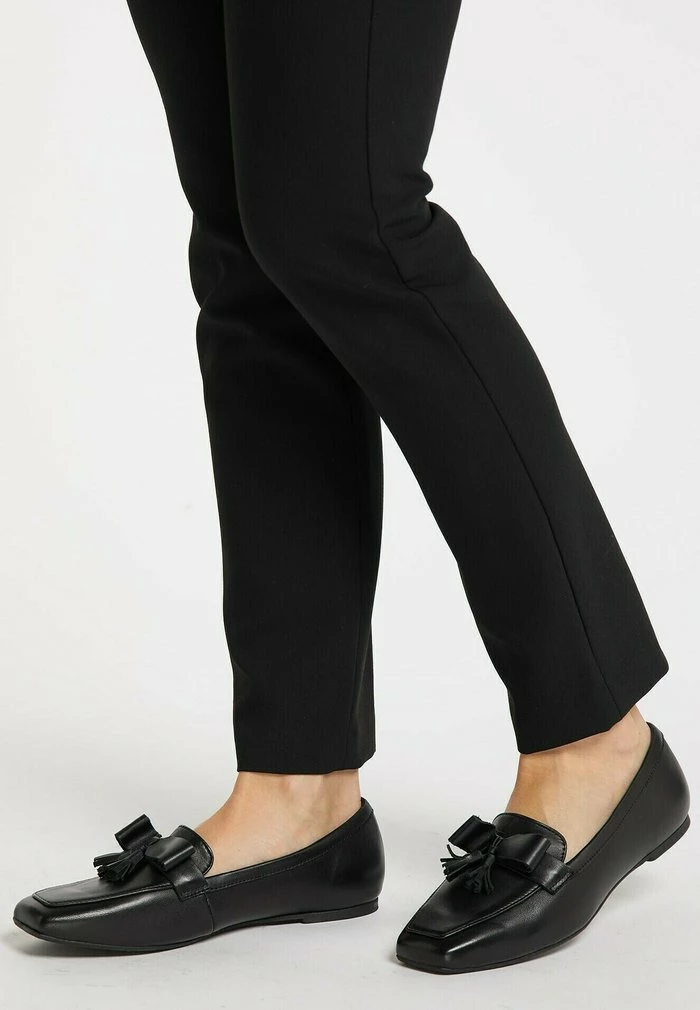 Usha Mocassins - Schwarz 2 Usha Mocassins - Schwarz – Image 2